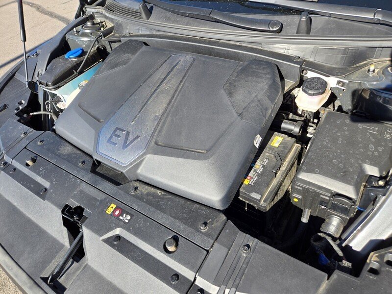 Used 2023 Gray KIA WIND RWD image 17