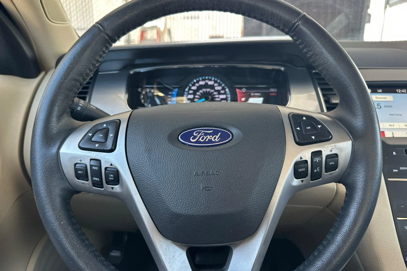 Used 2017 Oxford White Ford SEL image 23