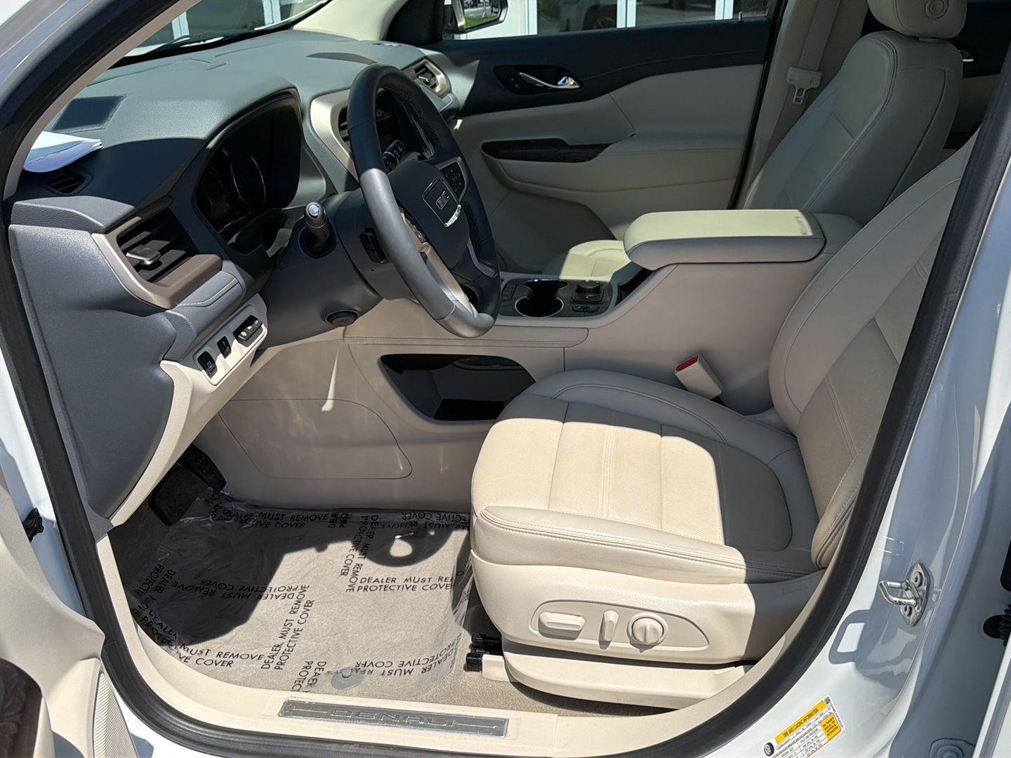 Used 2023 White Frost Tricoat GMC Denali image 10