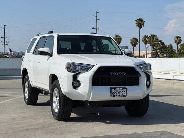 Used 2020 White Toyota SR5 image 3
