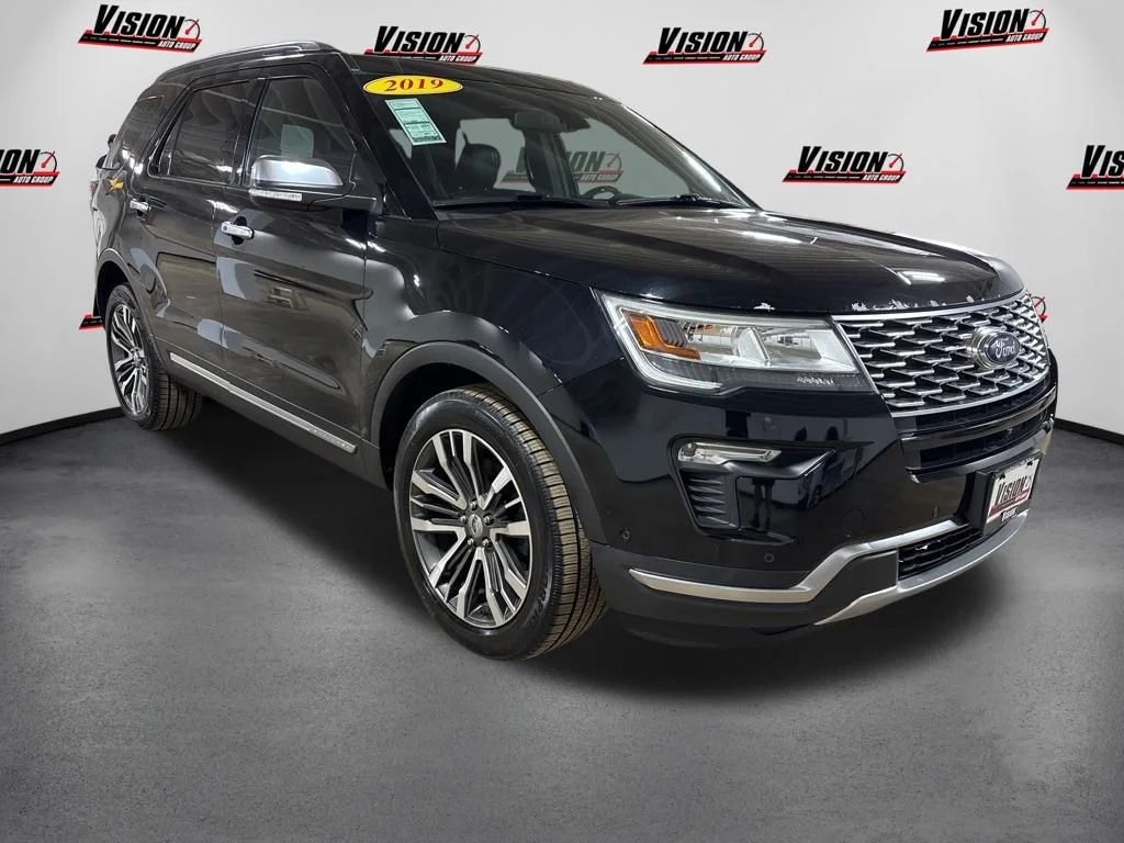 Used 2019  Ford Platinum image 3