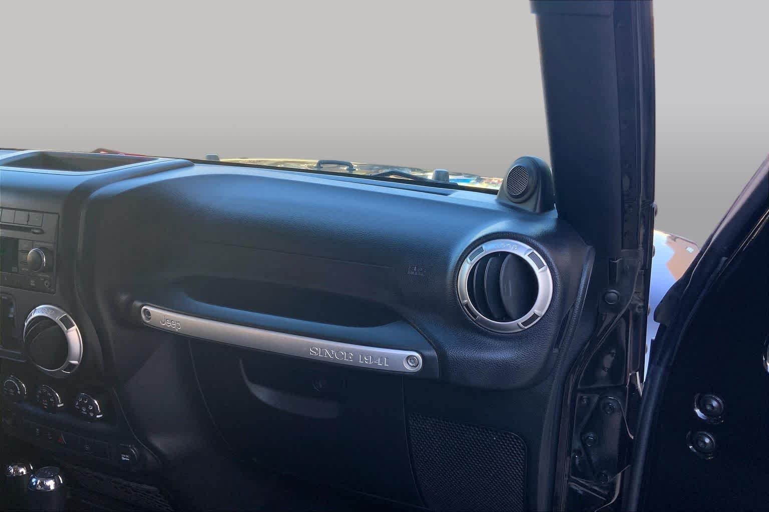 Used 2012 Black Jeep Sahara image 18