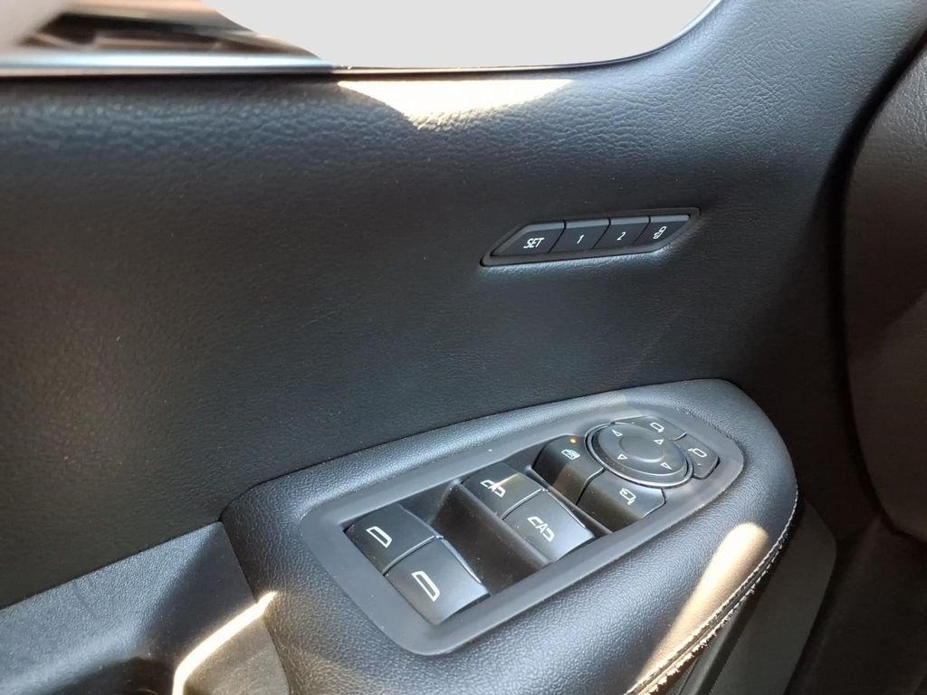 Used 2022 Latte Cadillac Premium Luxury image 18