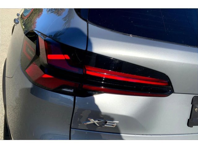 Used 2026 Skyscraper Grey Metallic BMW xDrive40i image 14