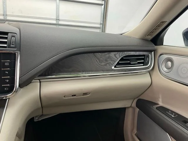 Used 2017 Black Lincoln Reserve image 10