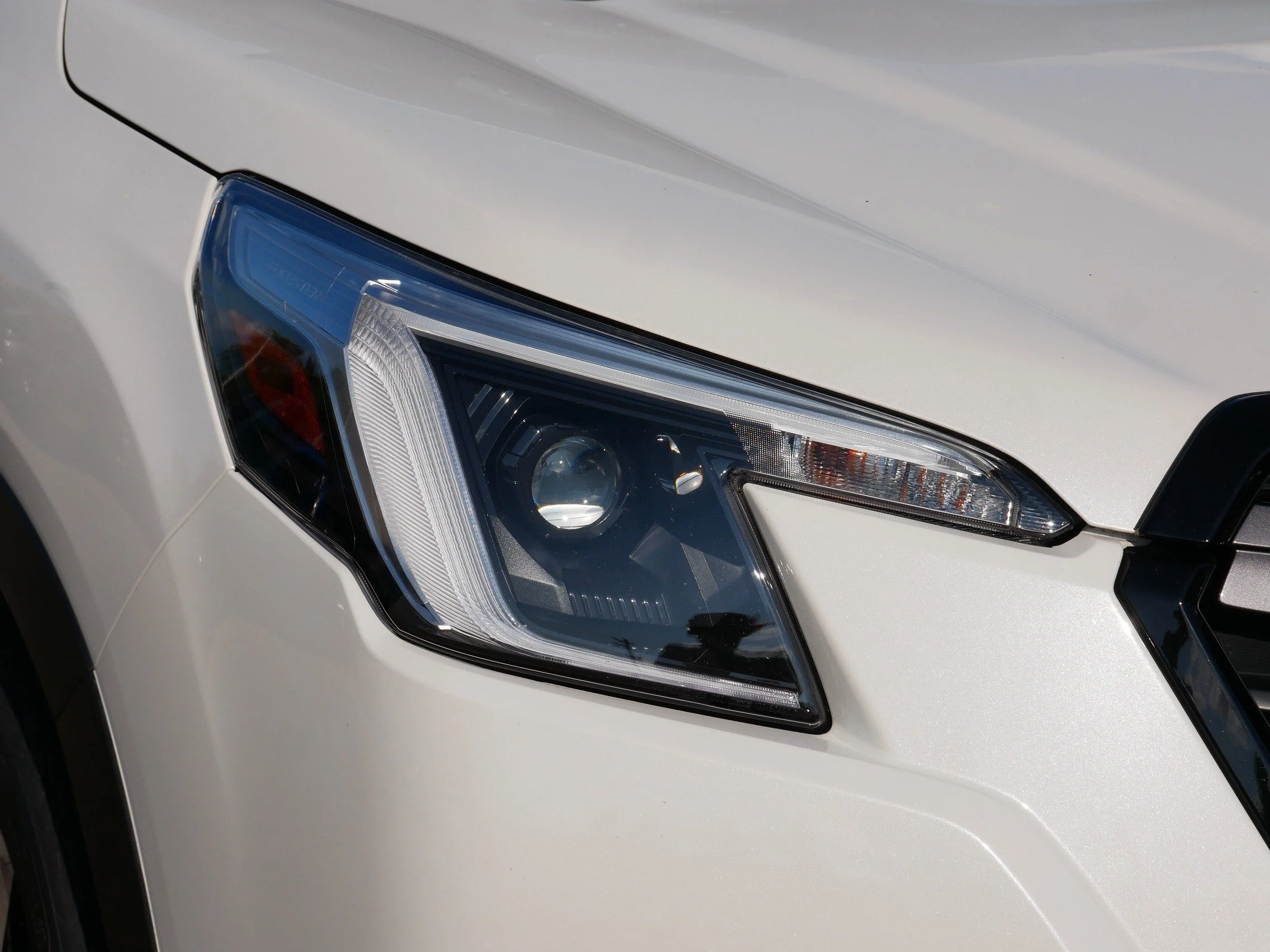 Used 2023 Crystal White Pearl Subaru Limited image 16