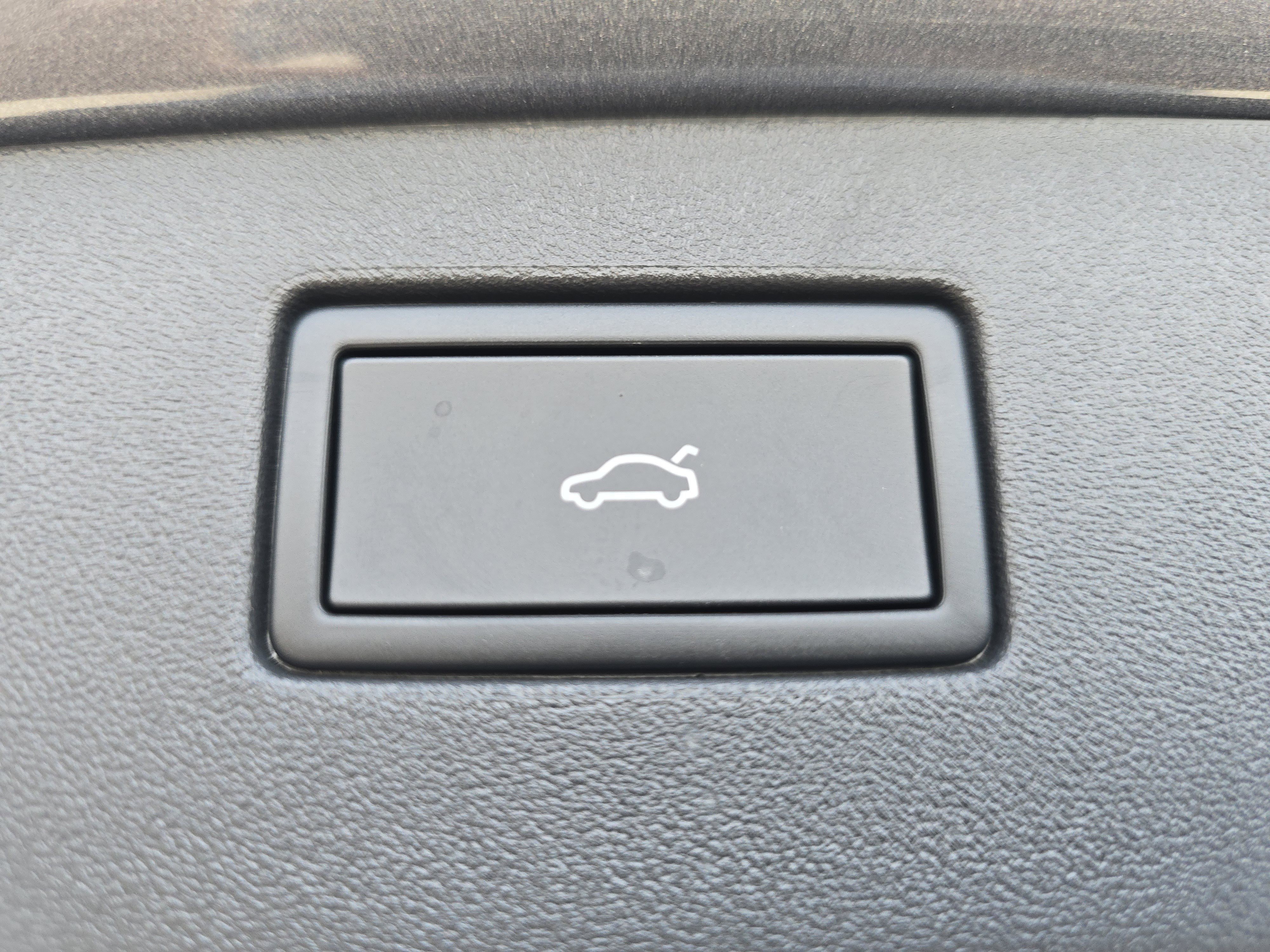 New 2026 Platinum Gray Metallic Volkswagen SE image 16