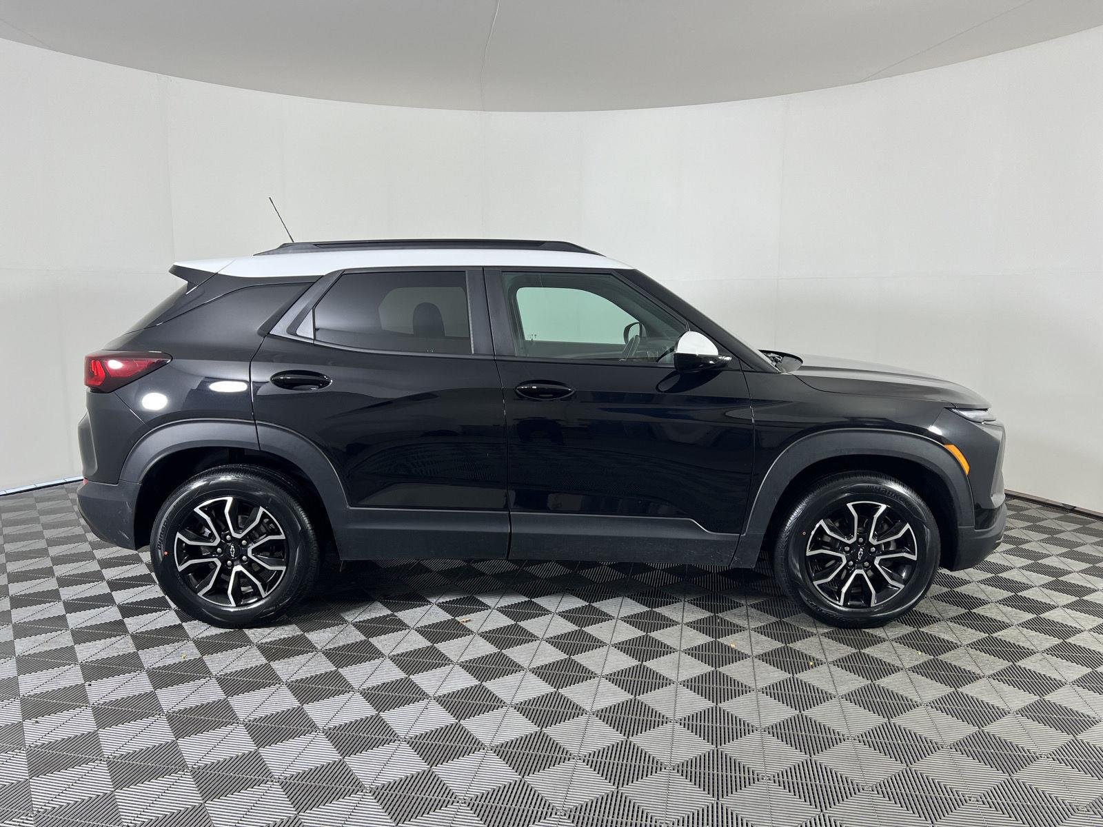 Used 2024 Mosaic Black Metallic Chevrolet ACTIV image 24