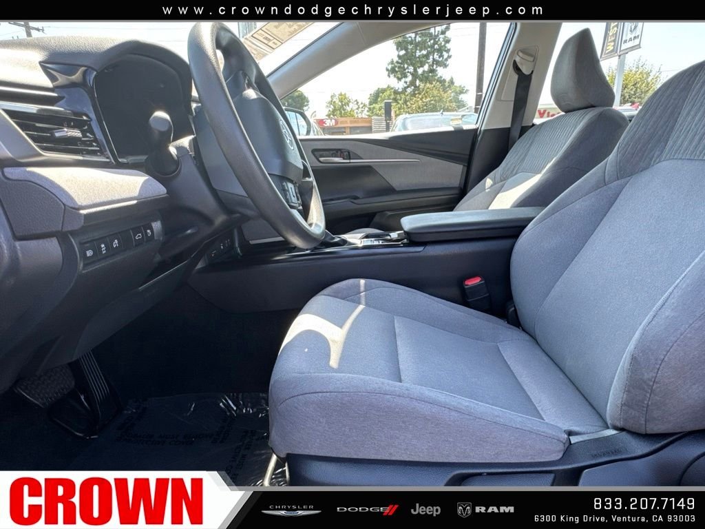 Used 2025  Toyota LE image 21