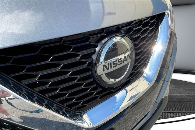 Used 2022 Gray Nissan SL image 34