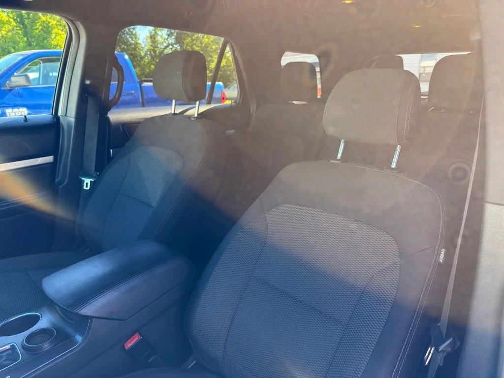 Used 2017 White Ford XLT image 18
