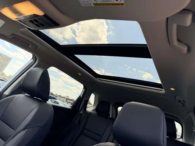 New 2026 Everest White Pearl TriCoat Nissan Dark Armor™ image 17