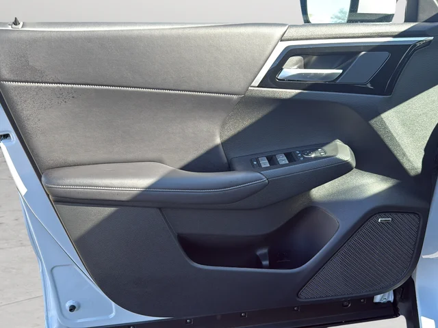 New 2026 White Mitsubishi SE image 15