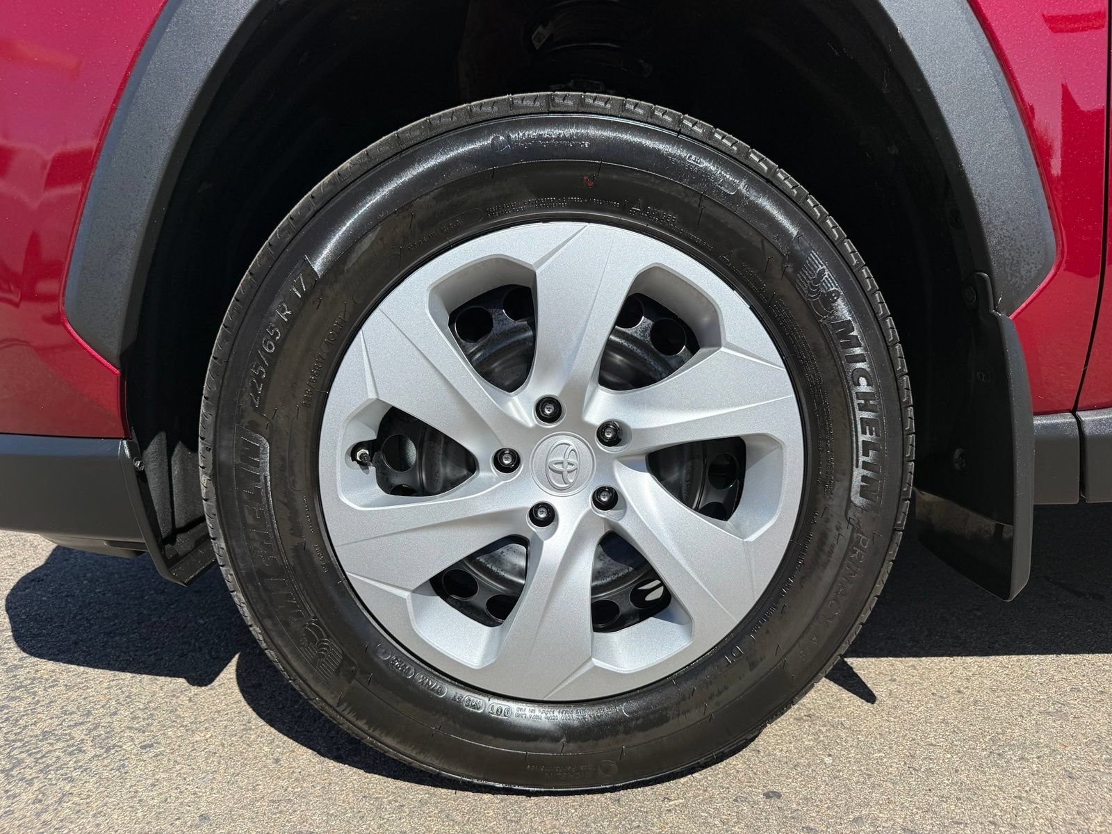 2025 Toyota RAV4 LE - Photo 38