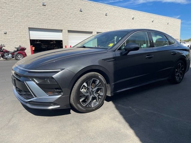 Used 2025 Gray Hyundai SEL image 3