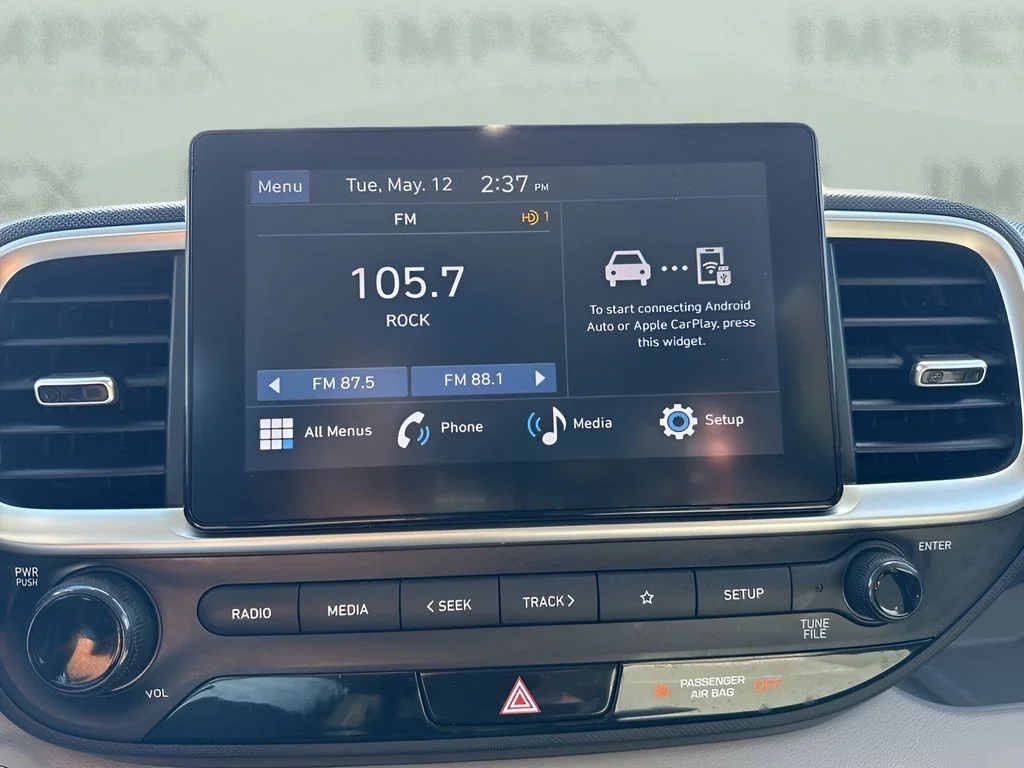 Used 2025 Silver Hyundai SEL image 17