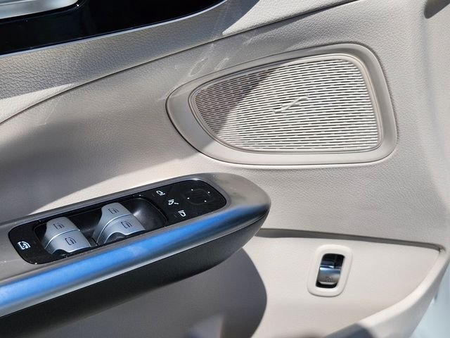 Used 2026 White Mercedes-Benz C 300 image 17