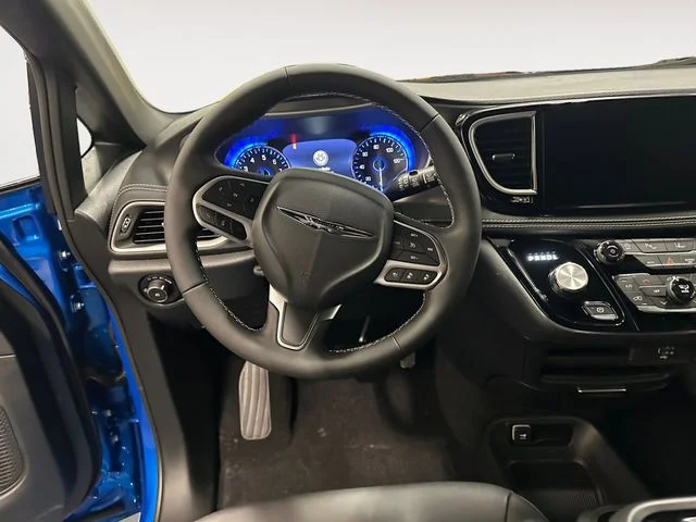 New 2026 Hydro Blue Pearl-Coat Exterior Paint Chrysler Select image 12
