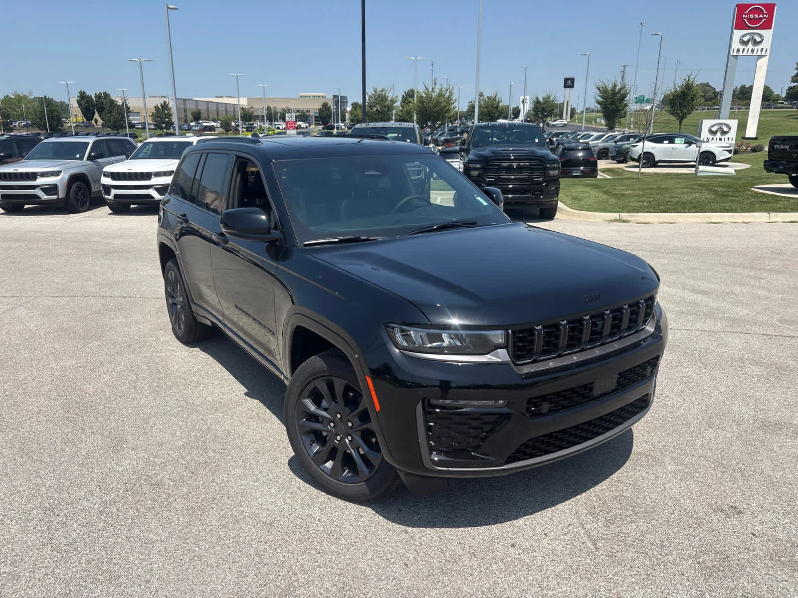 New 2026 Diamond Black Crystal Pearlcoat Jeep Limited Reserve image 3