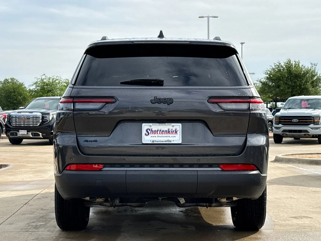 New 2026 Baltic Gray Metallic Clear-Coat Exterior Paint Jeep Altitude image 7