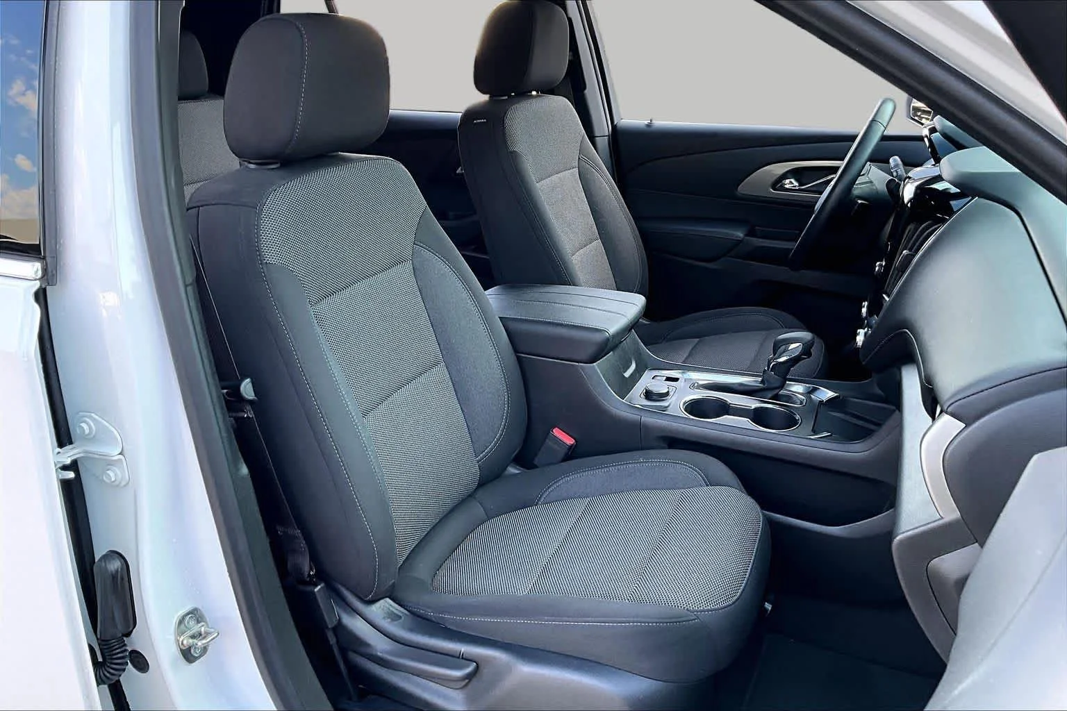 Used 2023 Summit White Chevrolet LT Cloth image 8