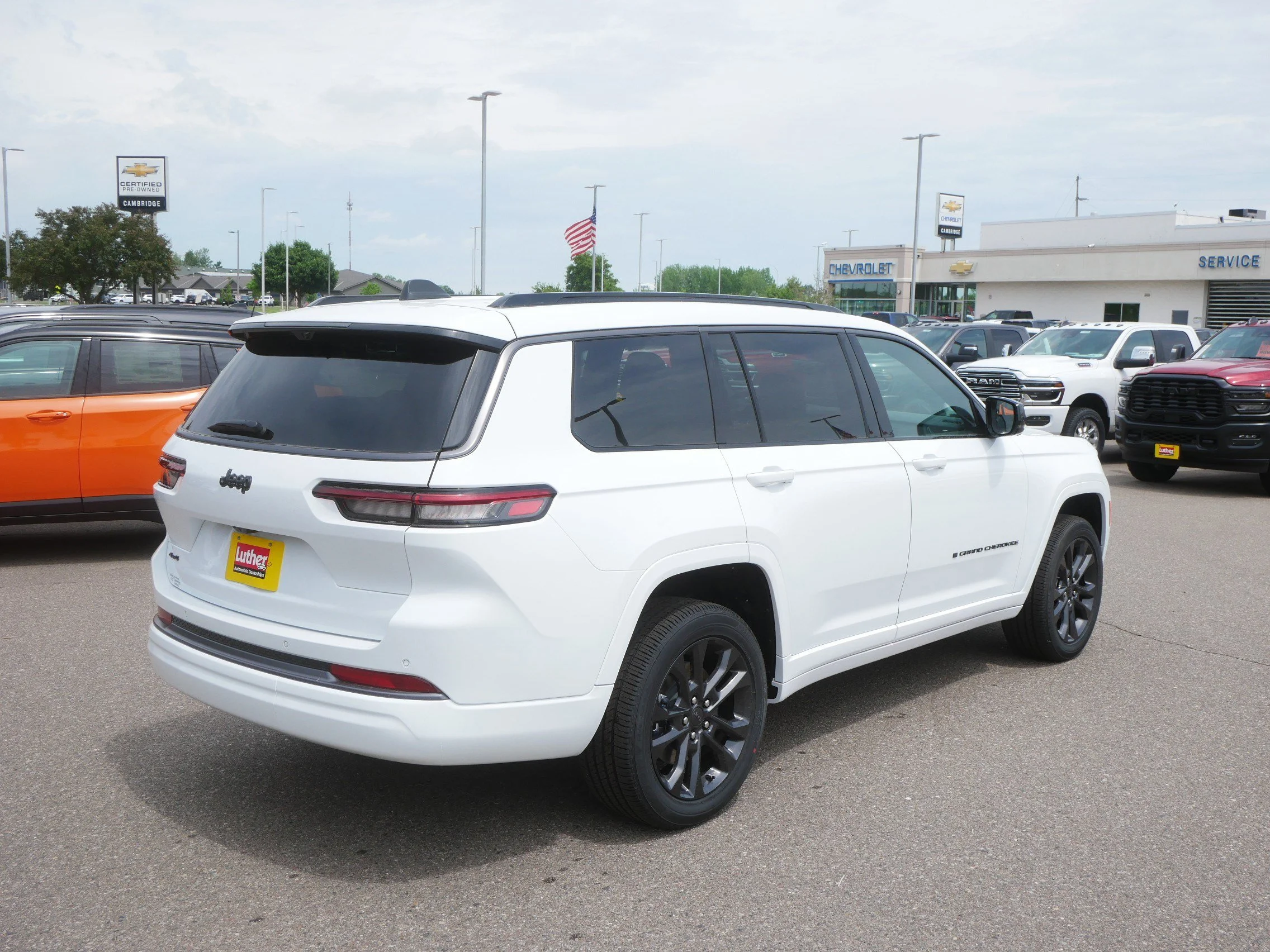 New 2026 Bright White Clear-Coat Exterior Paint Jeep Limited Reserve image 3