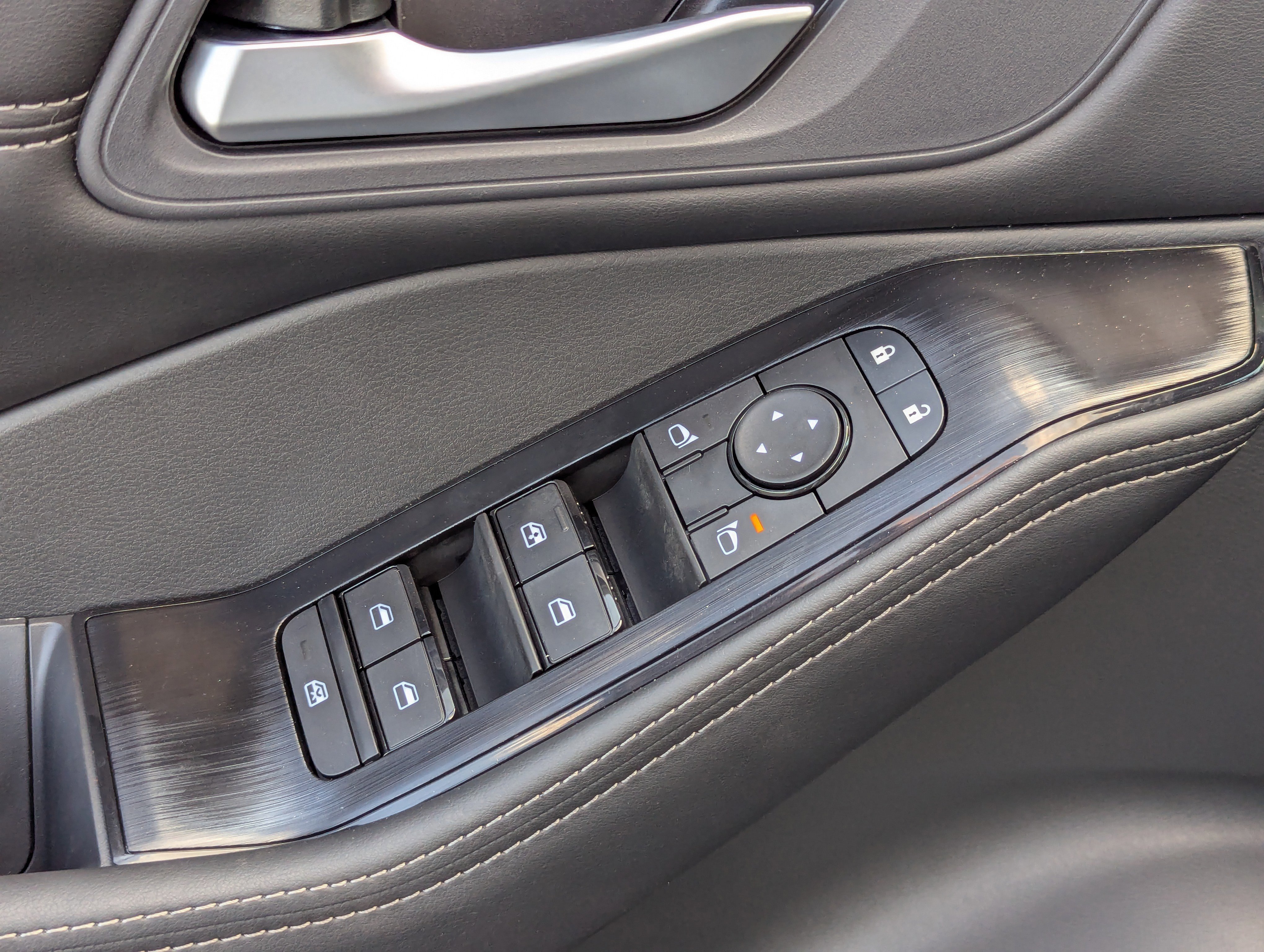 2026 Nissan Rogue SV - Photo 25