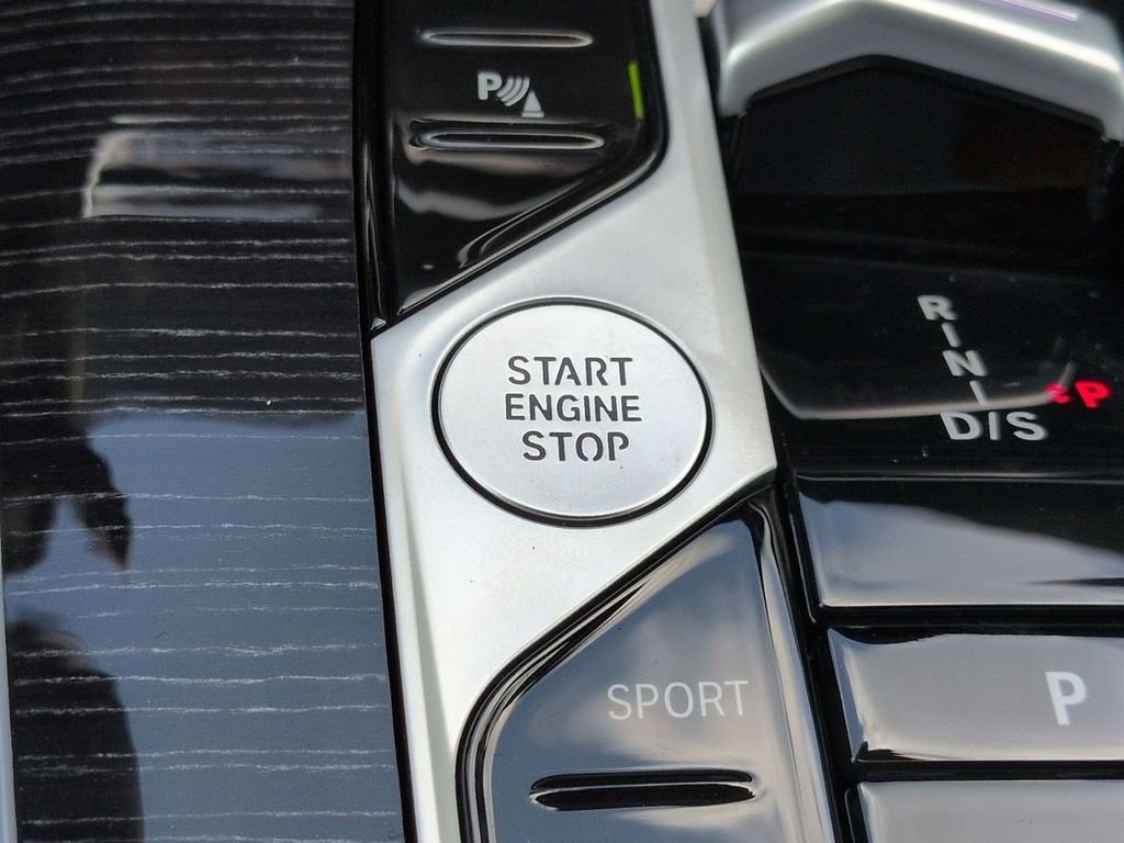 New 2027 Gray Metallic BMW xDrive40i image 29