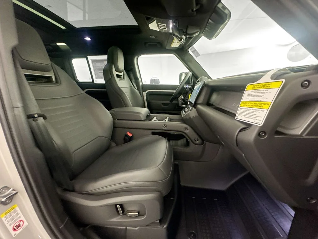 New 2026 Borasco Grey Land Rover OCTA image 28