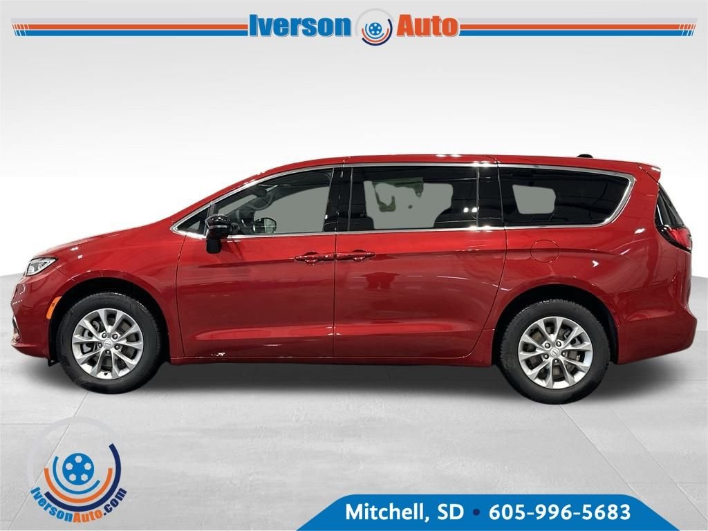 2026 Chrysler Pacifica photo 4