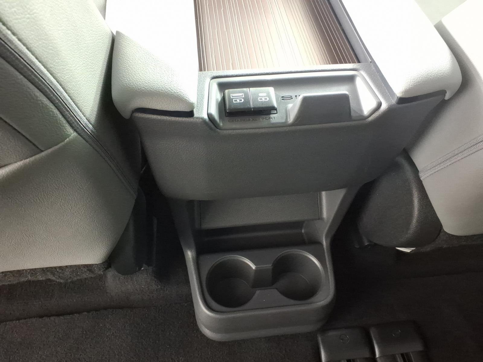 2024 Toyota Sienna XLE - Photo 24