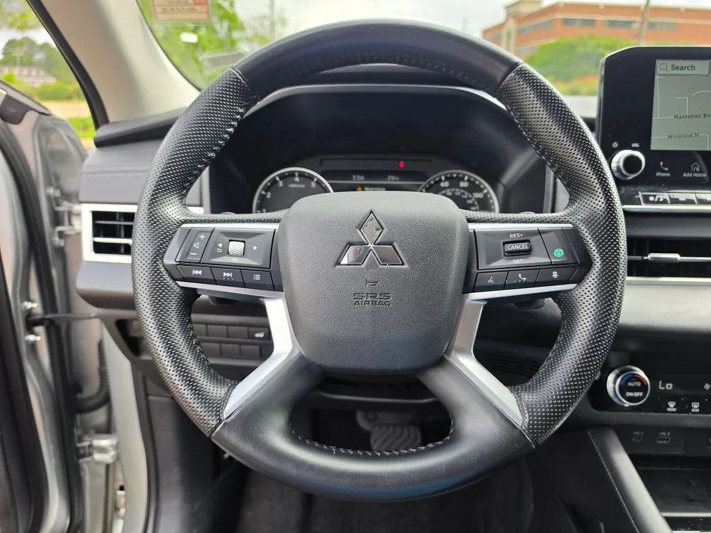 Used 2024  Mitsubishi SE image 26