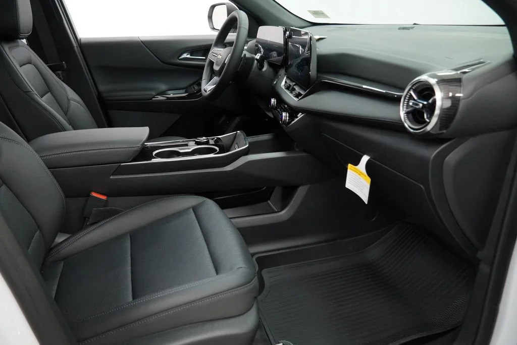 New 2027 Summit White Chevrolet LT image 30
