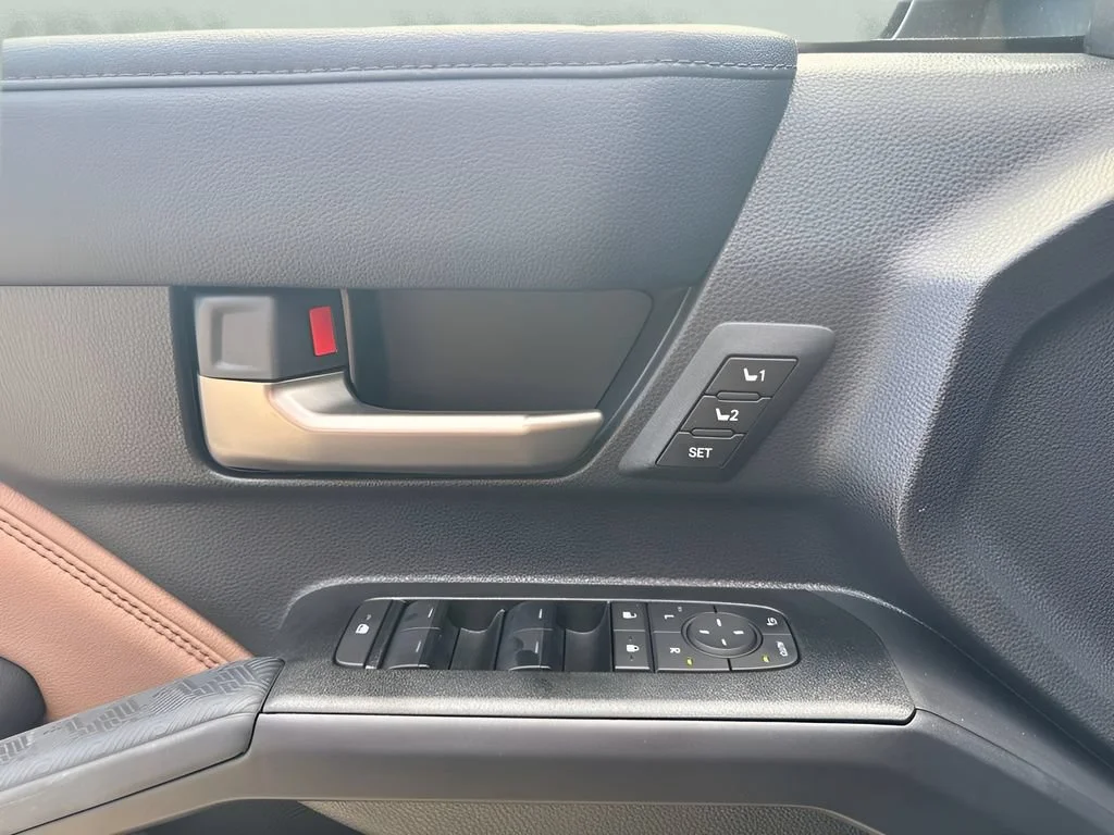 Used 2025  Toyota SR5 image 11