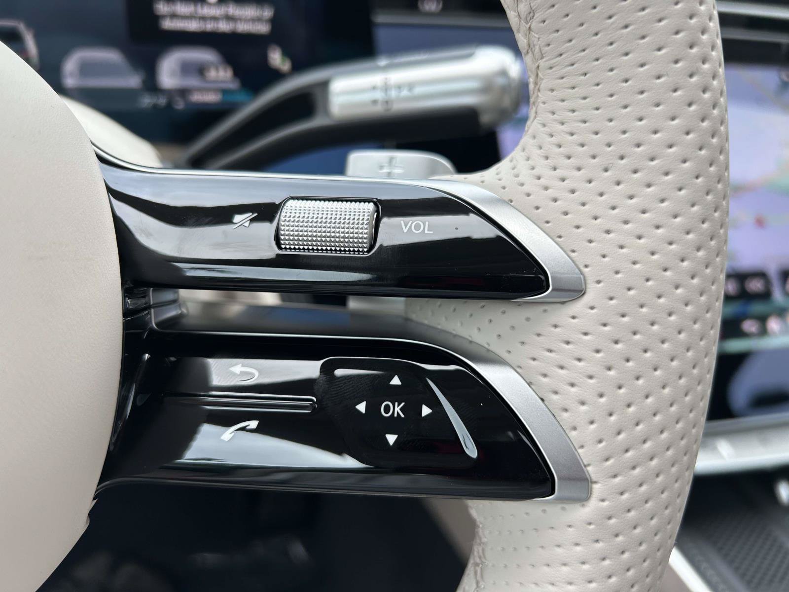 New 2027 Emerald Green Metallic Mercedes-Benz S 580 4MATIC® Sedan image 25