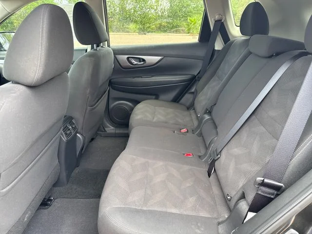Used 2016 Green Nissan SV image 11