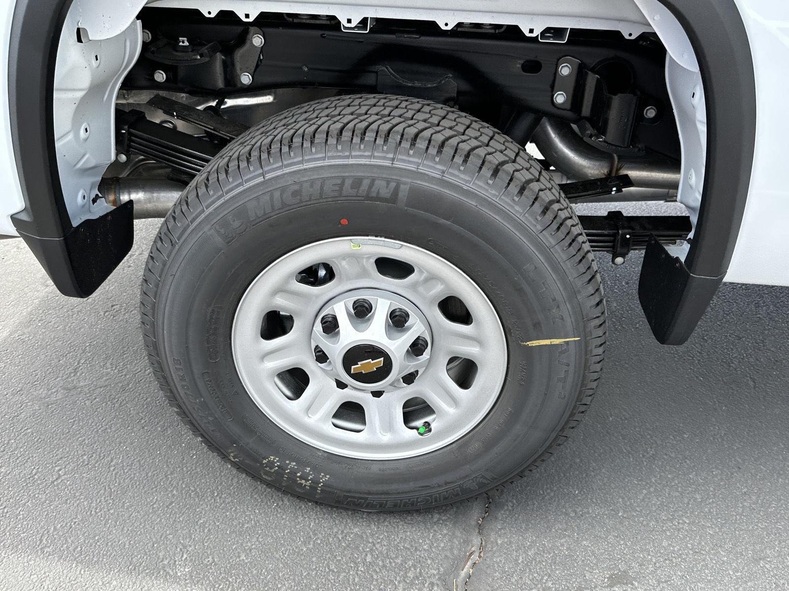 New 2026 Summit White Chevrolet WT image 20