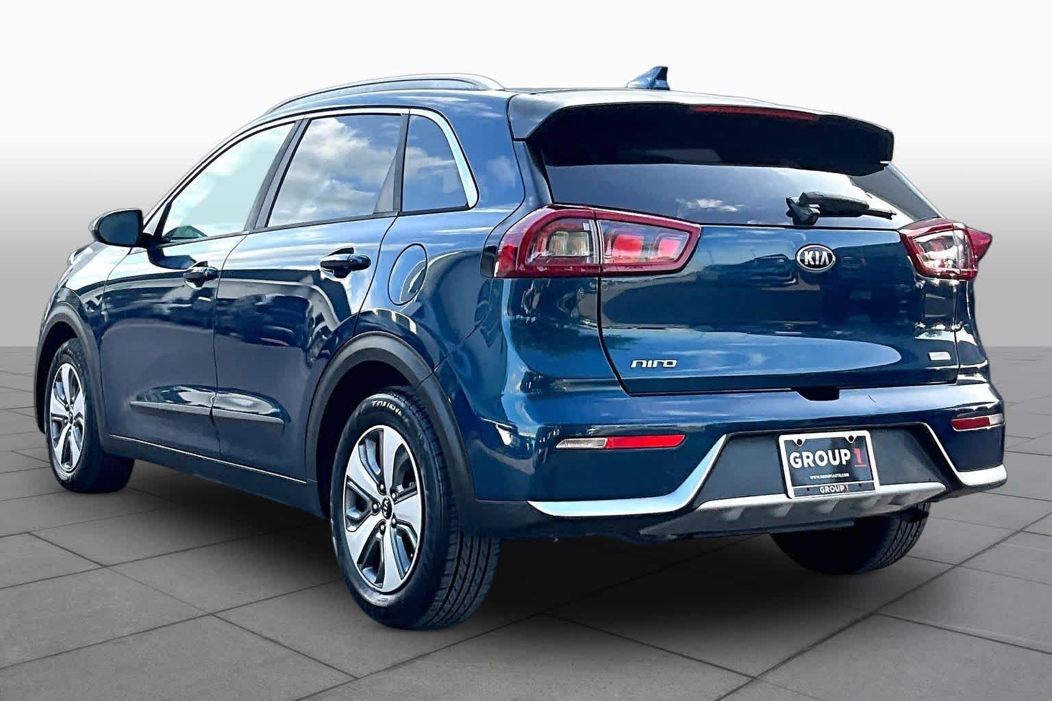 Used 2019 Deep Cerulean Kia LX image 12