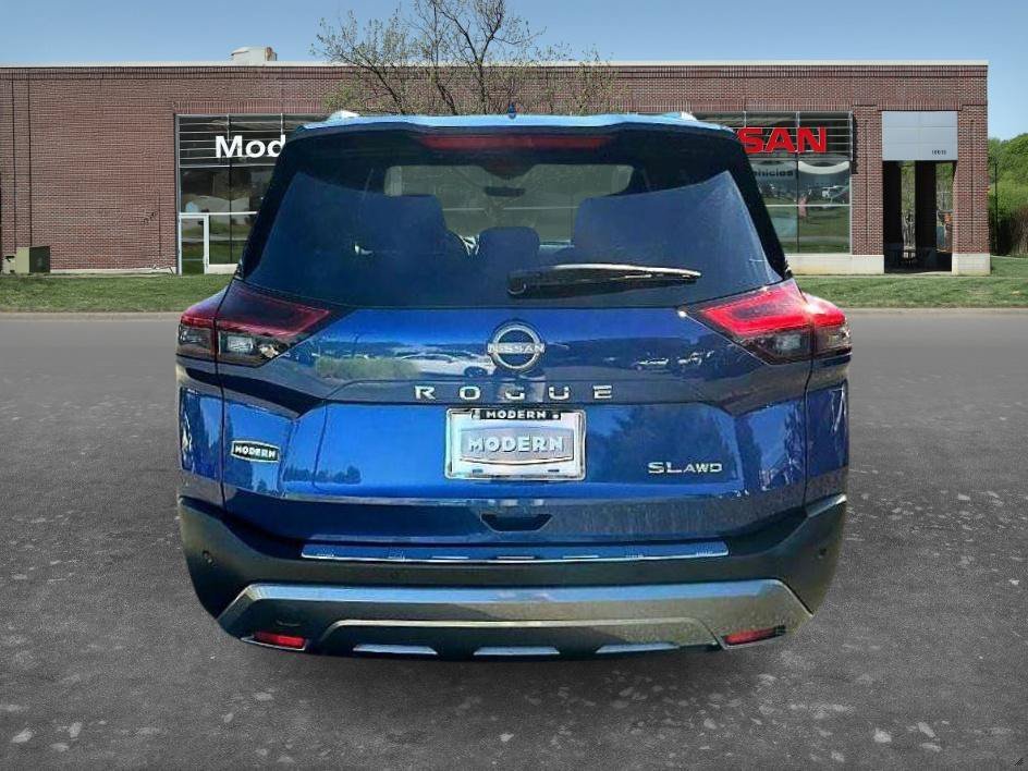 Used 2023 Brilliant Silver Metallic Nissan SV image 3