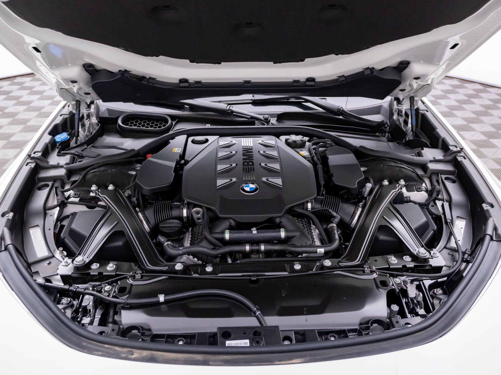New 2026 Alpine White BMW 760i xDrive image 32