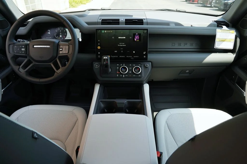 New 2026 Woolstone Green Land Rover X-Dynamic SE image 10