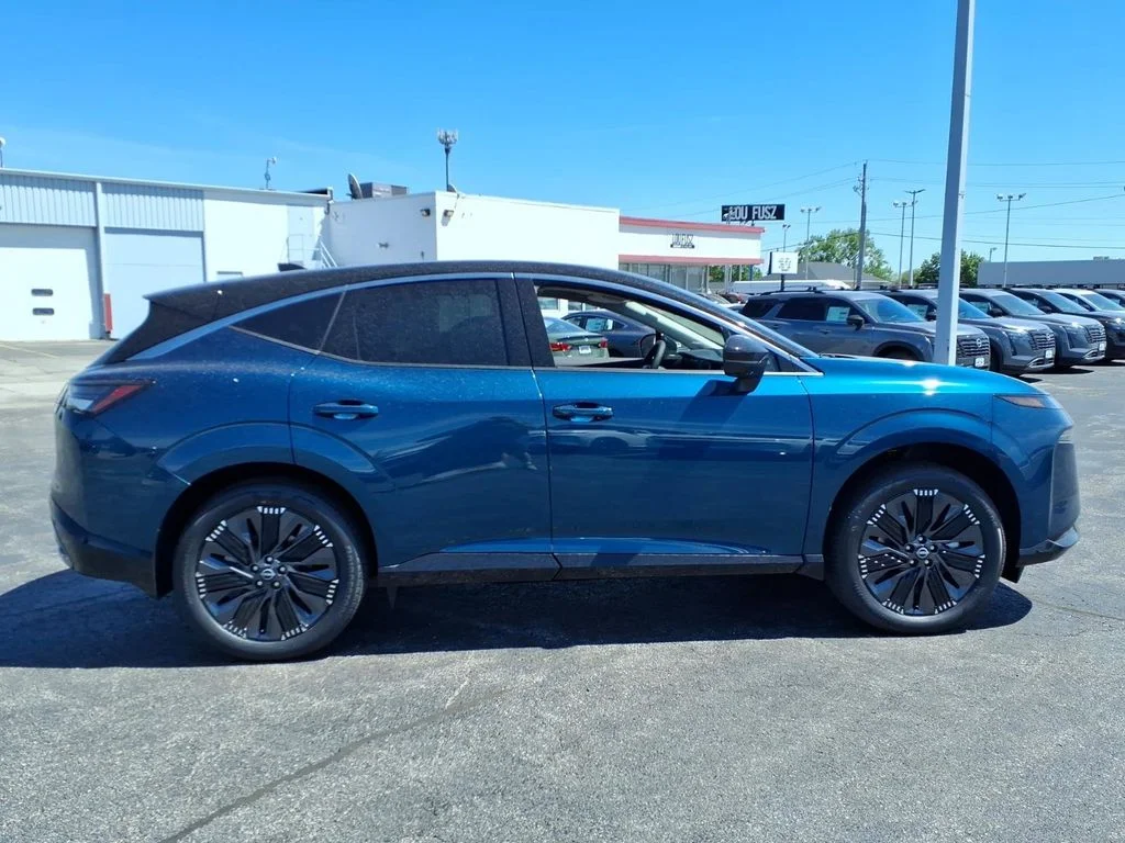 New 2026 Aurora Blue Pearl Metallic / Super Black Two-tone Nissan Platinum image 2