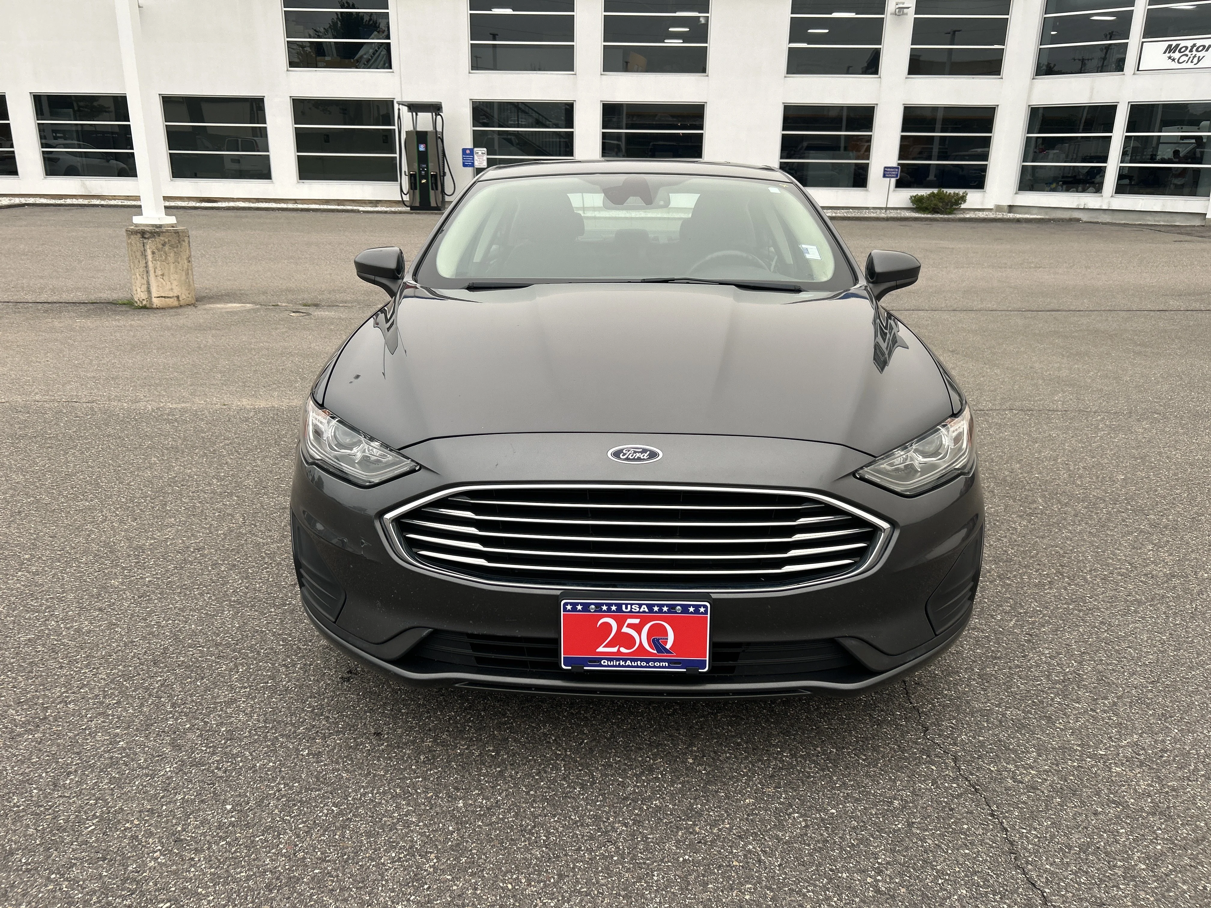 Used 2019  Ford SE image 3