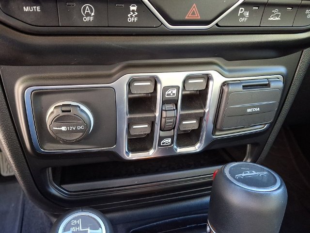Used 2022 Green Jeep Overland image 25