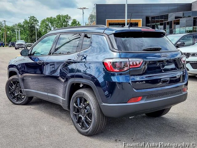 New 2026 Fathom Blue Pearl-Coat Exterior Paint Jeep Latitude image 7