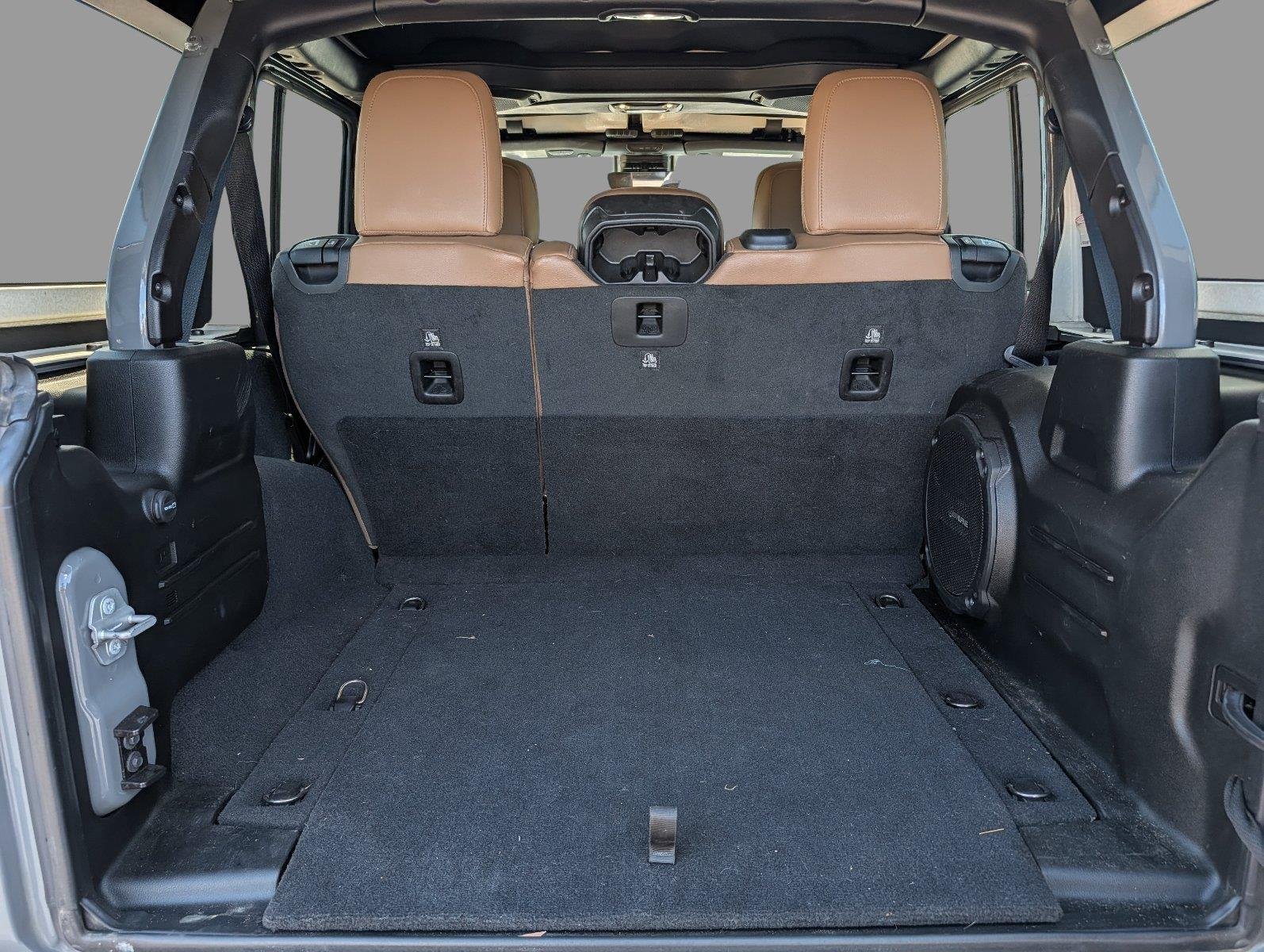 Used 2020 Sting-Gray Clearcoat Jeep Rubicon image 34