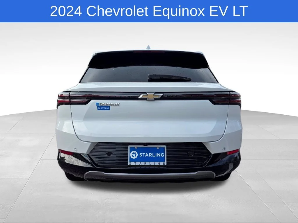 Used 2024 Summit White Chevrolet 2LT image 8