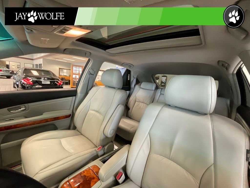 Used 2005  Lexus 330 image 10