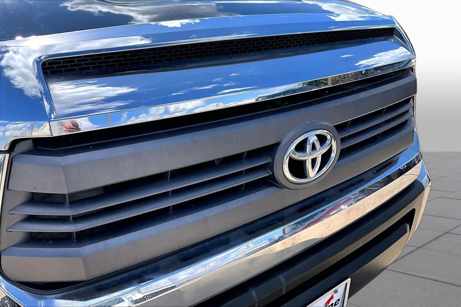 Used 2014 Black Toyota SR5 image 30