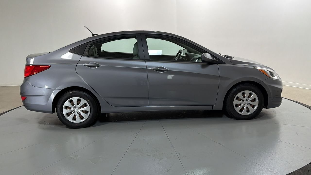 Used 2017 Gray Hyundai SE image 6